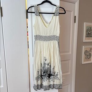 ✨ Cream & Black Embroidered Floral Midi Dress — Size Medium ✨